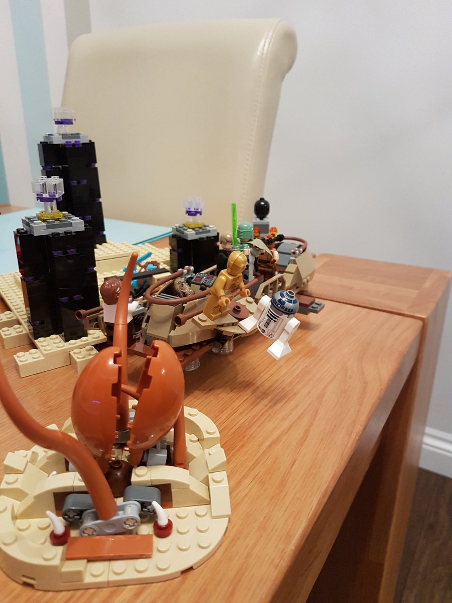 dancotton27's tweet photo. Still the best Lego set Joe had for xmas#starwars #sarlaacpit #bobafett#where https://t.co/AorHaZjPCj