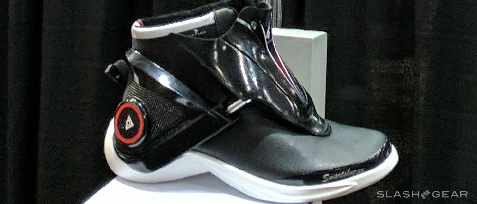 franceintheus's tweet photo. #ZhorTech make the world’s 1st #Smartshoes that track steps & fatigue, with adaptive cushioning to prevent injuries #FrenchTech at #CES2017 https://t.co/dgghdRnQR5