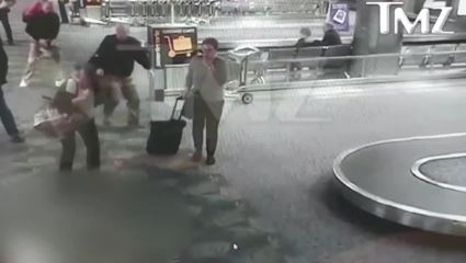 Fort Lauderdale airport shooting captured on surveillance video bit.ly/2jrXeWk https://t.co/sHc4dD7ruV