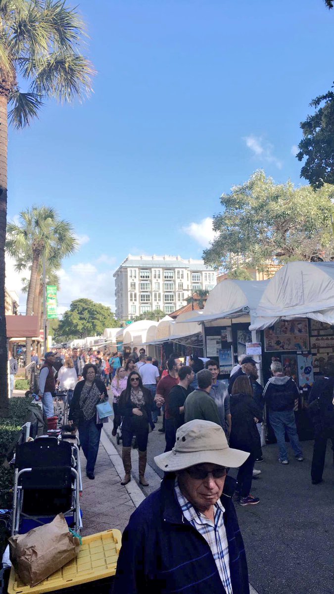 Fithopefoodie's tweet photo. #artfestival #artfair #fair #lasolas #lasolasblvd #tents #art #artists #arttents #onthestreet #streetfashion #artwalk #broward #fll #florida https://t.co/aQbXUPrY9d