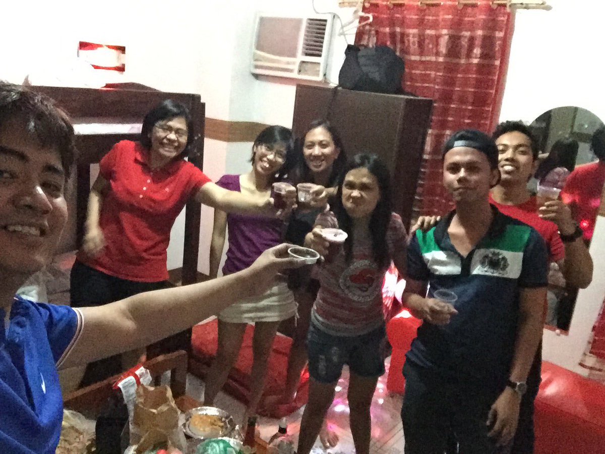hanes_luvies's tweet photo. @cherryjimenez @ainogeereni19 extension party with the troops :)
#twitterUpdated #byefb4now https://t.co/hLCdUsUS2u