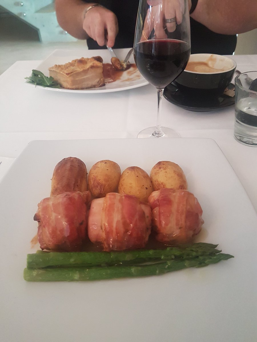 Teesh87Teesh's tweet photo. #meatinmeat #alcohol #coffee #yay https://t.co/C13jbXvz1l
