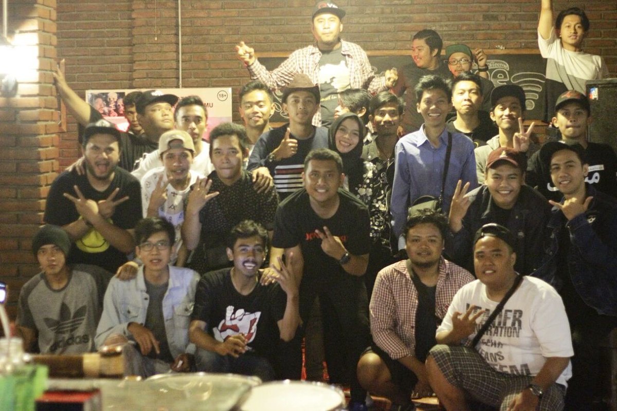 Makasih kawan2 atas doanya... sukses juga buat kalian #pasukanroti #4thanniversary #rainbowcake #Reggae