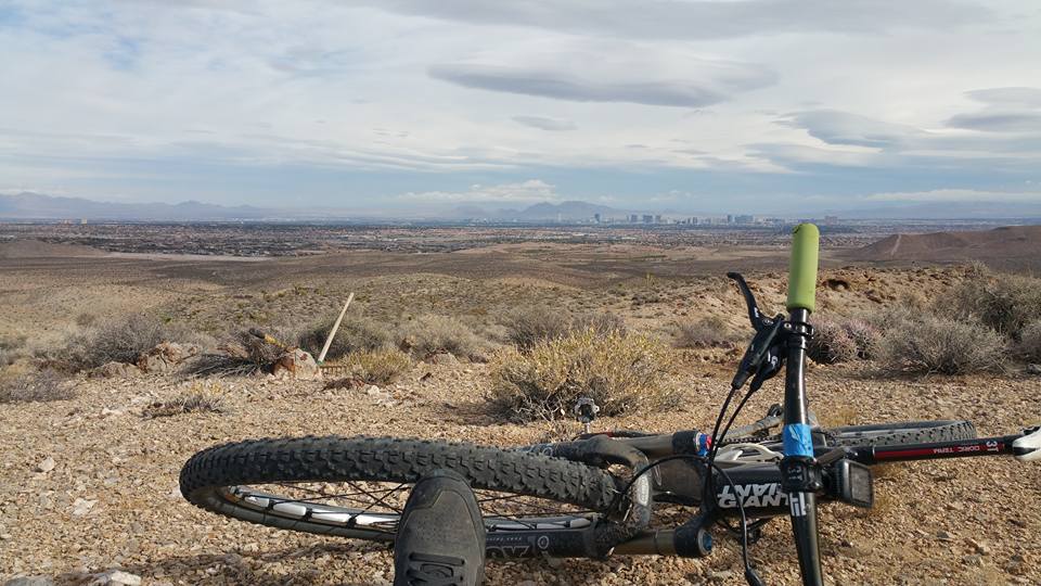 cjgranda's tweet photo. year round fun #mtnbike #vegasbaby https://t.co/eNQ4pCp37M