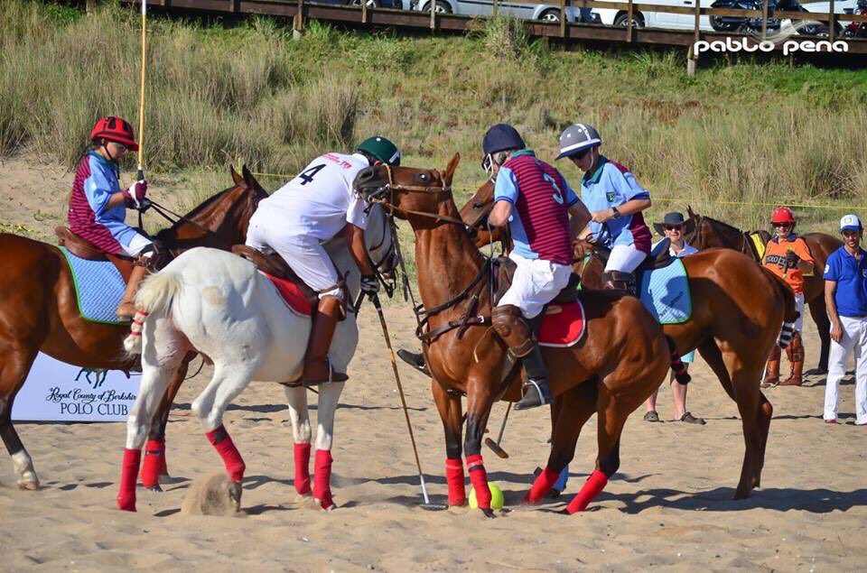 Cristino_MGMT's tweet photo. Beach Polo en Bikini, copa @Macromercadouy ! https://t.co/T4klWbvxvG