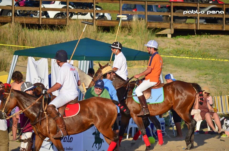 Cristino_MGMT's tweet photo. Beach Polo en Bikini, copa @Macromercadouy ! https://t.co/T4klWbvxvG