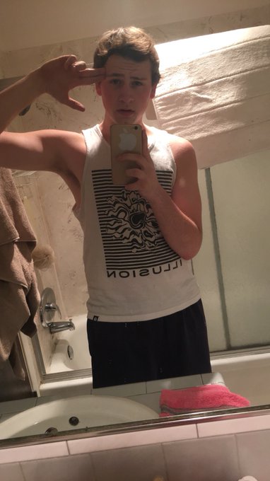 I'm a king 🤴🏽🗡 https://t.co/eJ5Q1oR8PE<a href="/tag/issadream"class="tags"><span>#issadream</span></a>