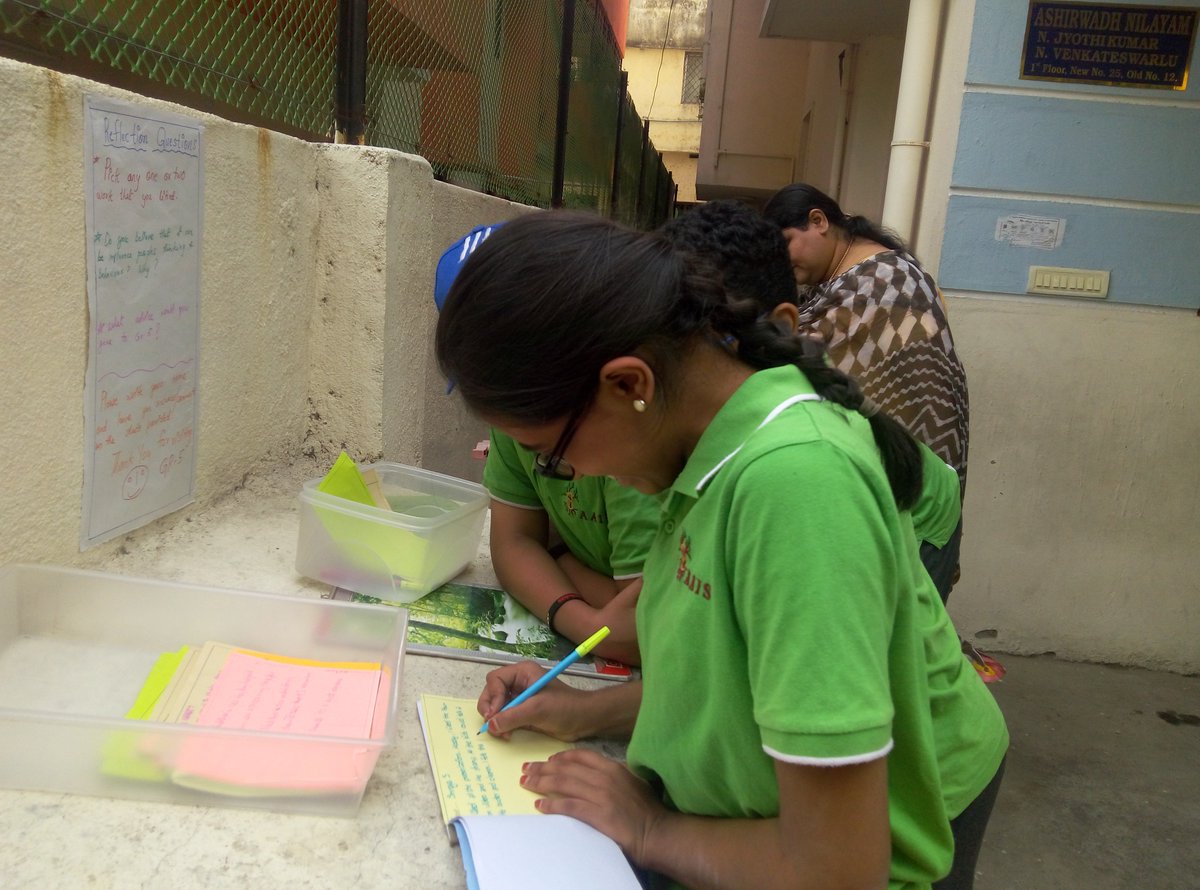 SmithaBijoy1's tweet photo. @akshararbol #aais_wm grade 5 mini exhibition..gr 6&amp;7 as visitors... https://t.co/uG8053b0KT