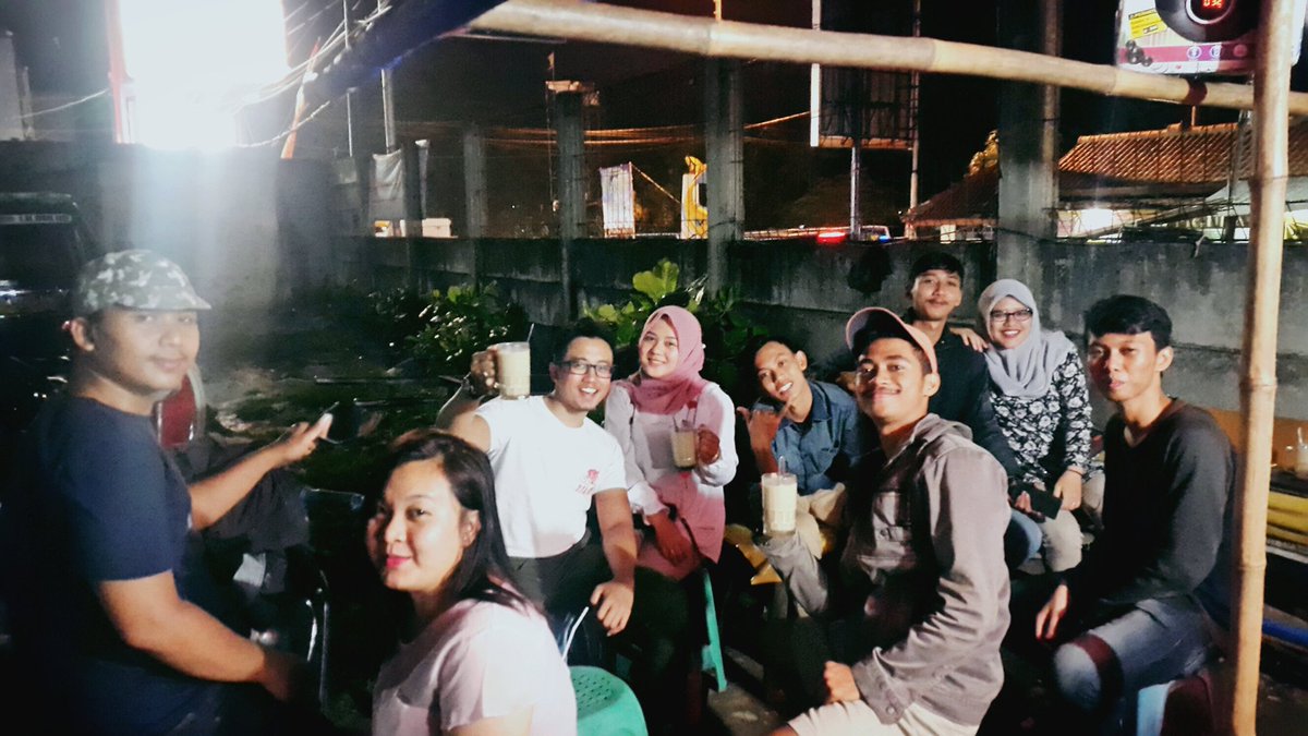 Bahagia itu sederhana...
kumpul bareng, makan bareng, ketawa bareng

#gkpfamily #tradisigkp