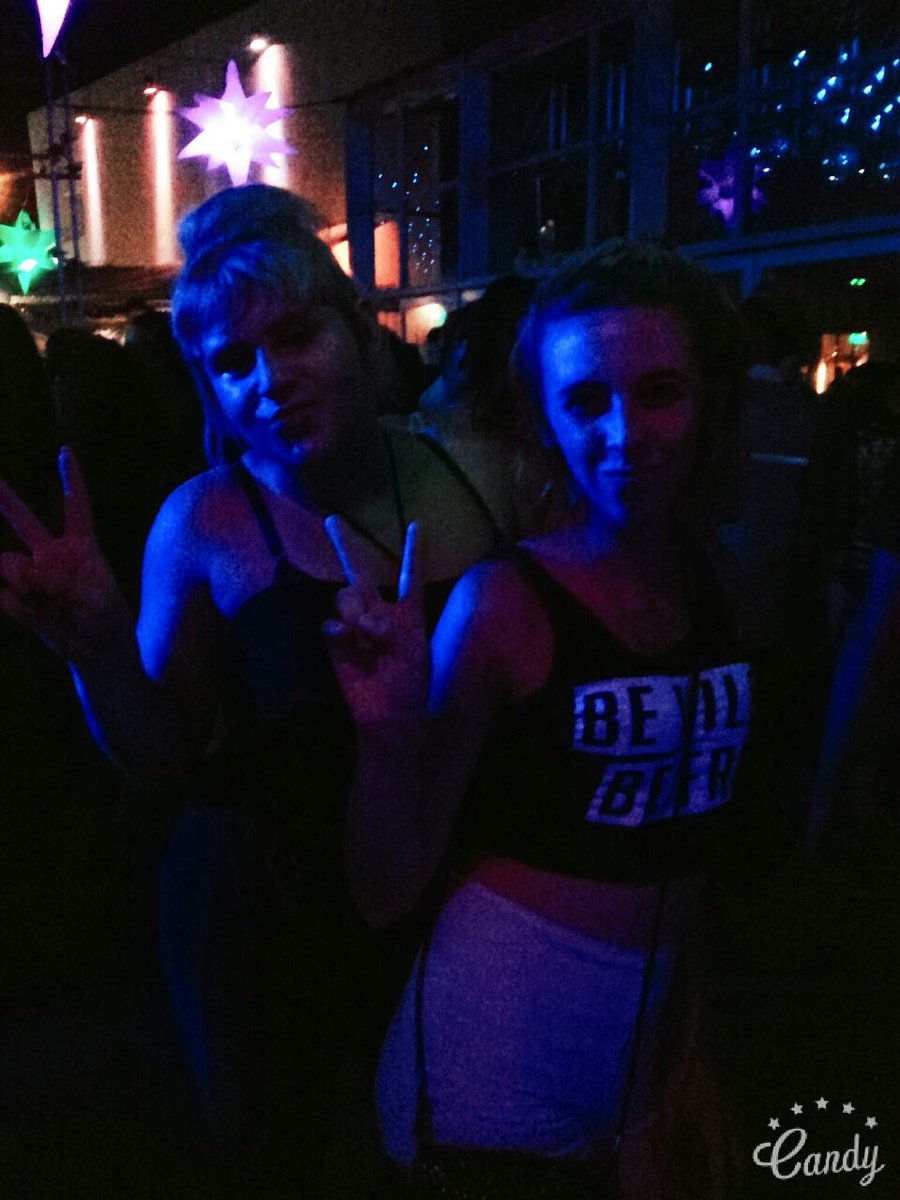 Floocjs22's tweet image. Con La Vicki Buu. Te Amodoro Negra @victoriabuzzo