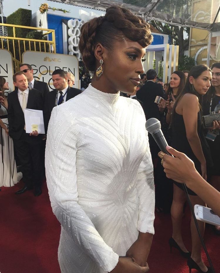 blkgirlculture's tweet photo. How stunning does Issa Rae look? 😍 #GoldenGlobes https://t.co/MI7RxmBsru