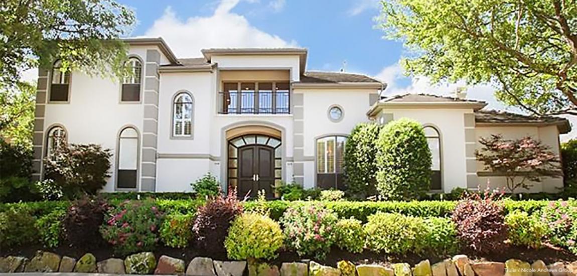 DesignerREstate's tweet image. 6BR 5B mansion in #Irving, #Texas! Owned by #TonyRomo this home has nearly 5600 sqft and a price tag of $1.05 million! #mansion #cowboys