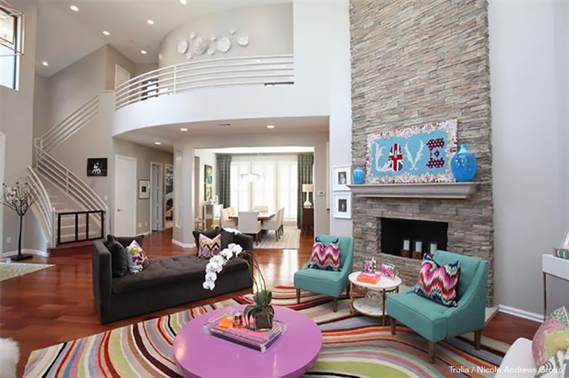 DesignerREstate's tweet image. 6BR 5B mansion in #Irving, #Texas! Owned by #TonyRomo this home has nearly 5600 sqft and a price tag of $1.05 million! #mansion #cowboys