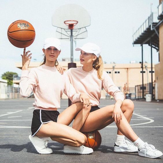 No idea what this advert is selling, basketballs, sweatshirts, but I love it https://t.co/hjXD5VfII0