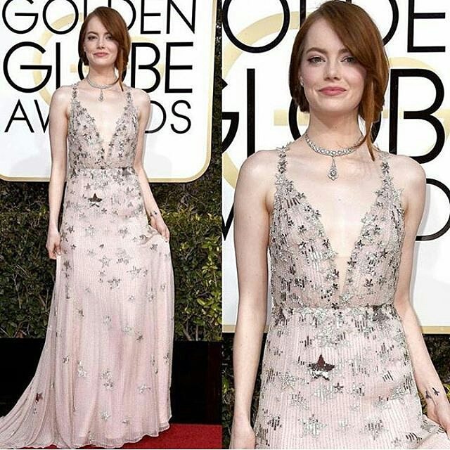 FaranduleandoVE's tweet photo. ¡Ternura y elegancia! Emma Stone deslumbra en los #GoldenGlobes2017 #emma #gourgeus #styl… https://t.co/uMugLUK6uM https://t.co/170z1zdbUb