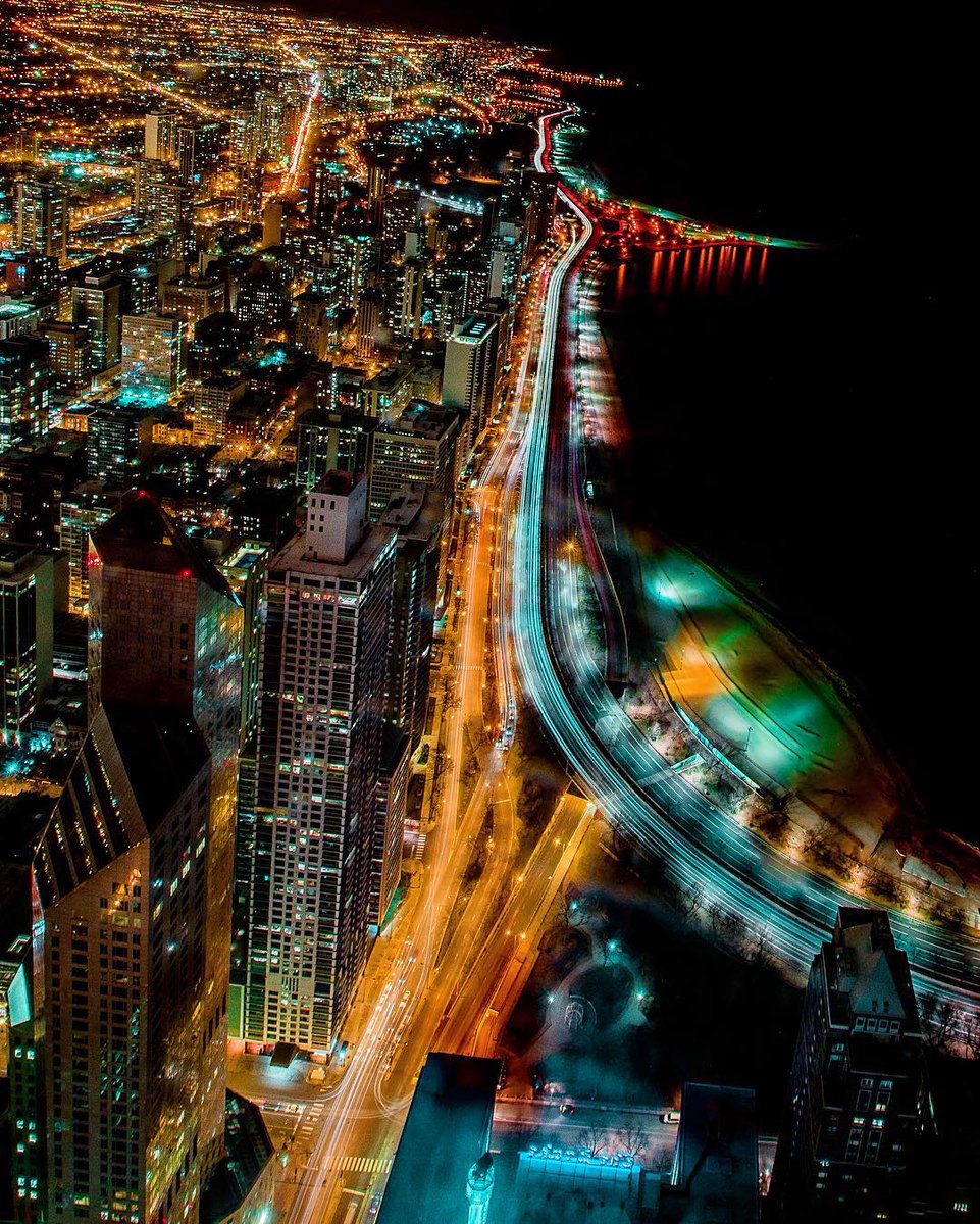 lyonl_chicago's tweet photo. Enjoy your evening dear friends! #LakeMichigan #Chicago Photo was taken by Marcelino DeLosSantos @mldsphotography https://t.co/zE0x53XN0d https://t.co/sQ0rUKfM1y
