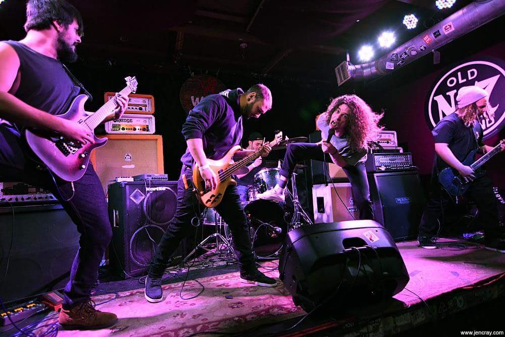 LAST NIGHT <a href="/willspub/">Will's Pub</a> 
#SINKHOLES