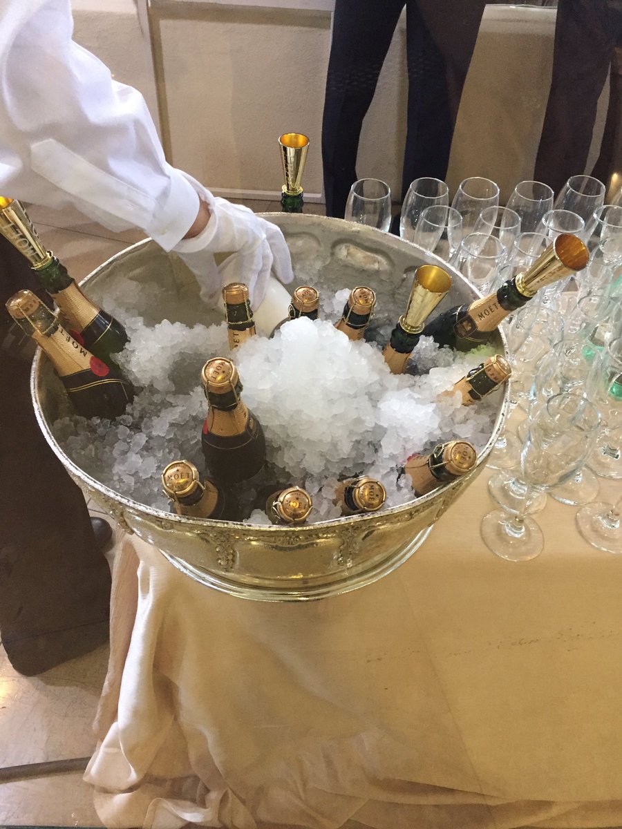 blancheLATV's tweet photo. The #GoldenGlobes parties with champagne #MoetMoment https://t.co/a7nYho2v55