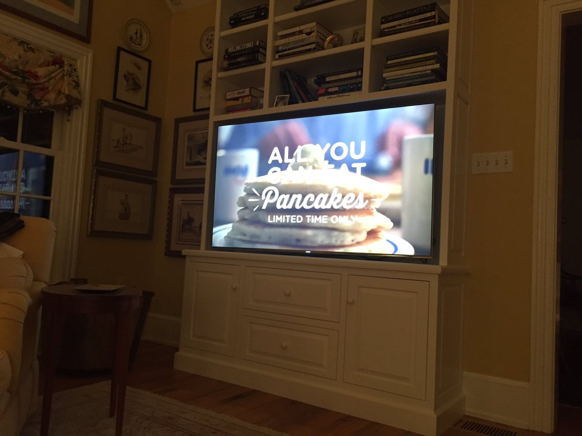 LisaScottoline's tweet photo. Pancake commercial on new big screen TV! #CarbAttack https://t.co/HWvkAFRAL0