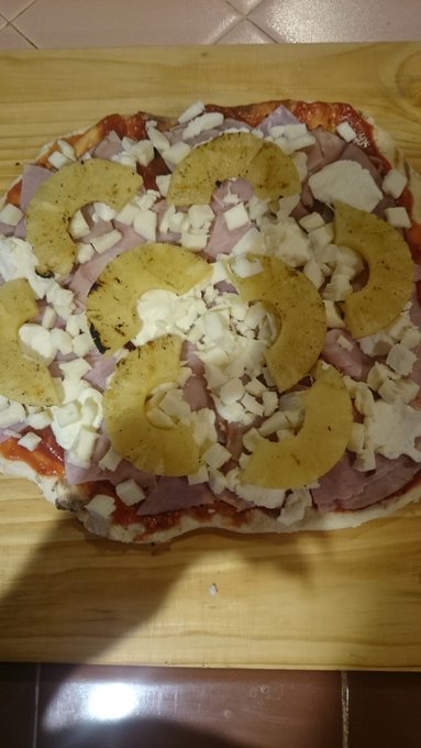 There is no better pizza than homade pizza cooked on the grill #Sundaynight so #yummmmzzzzz  #grilltime<a href="/tag/sundaynight"class="tags"><span>#sundaynight</span></a><a href="/tag/grilltime"class="tags"><span>#grilltime</span></a><a href="/tag/yummmmzzzzz"class="tags"><span>#yummmmzzzzz</span></a>