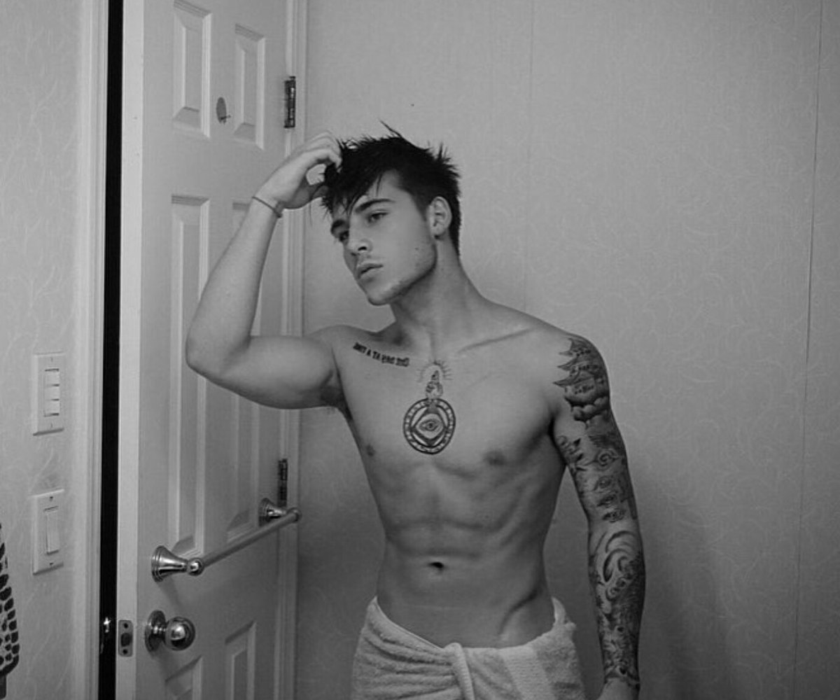 Fresh out the shower 👅