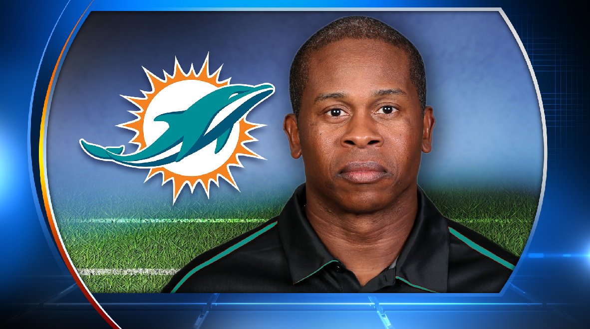 Dolphins defensive coordinator Vance Joseph to interview for Broncos head coaching job bit.ly/2i4nhmi https://t.co/dqtjtQkQdp
