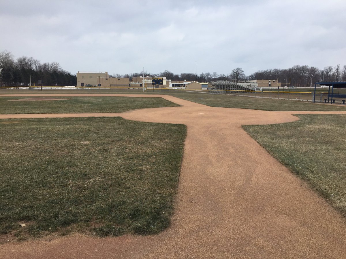 PHNHuskyBasebal's tweet photo. US Baseball Academy kicks off today with a great success teaching 150 players and the field looks great. Season is on the horizon!Go Huskies https://t.co/ZIaxFPgTMN