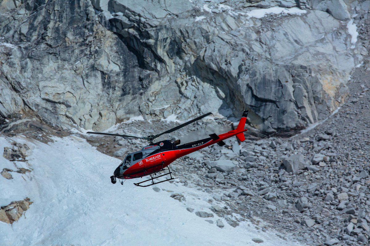 EverestRescueTV's tweet photo. RT if you're watching #EverestRescue, starting NOW on @Discovery https://t.co/qjH2wfUQ9R