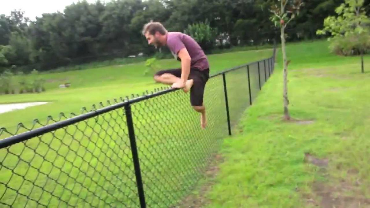 averageguy2000's tweet image. Name this movie??

White Men Cant Jump Fences

#HiddenFences