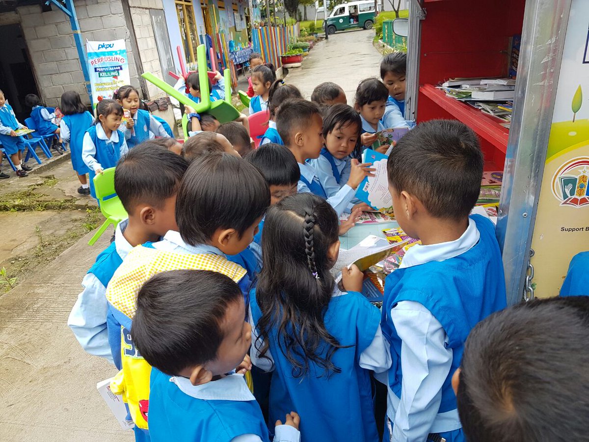 hi_kaltim's tweet photo. Perpustakaan Keliling di Paud Mawar Putih Balikpapan #perpusling #PKPU https://t.co/bCuLnlJO0l