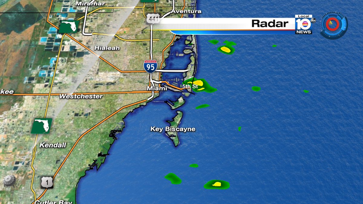 Tonight @TrentAricTV tracking a few showers right along the coast of South Beach and Government Cut https://t.co/0Xic11KCJK