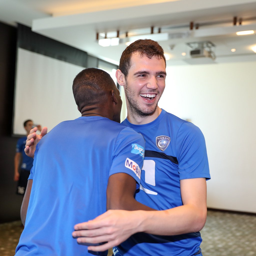 Alhilal_FC's tweet photo. طبّق المدير الفني لفريق #الهلال الأول لكرة القدم “رامون دياز” في مران الفريق صباح اليوم، تدريبات بدنية ولياقية. https://t.co/JXGlFlhvvo