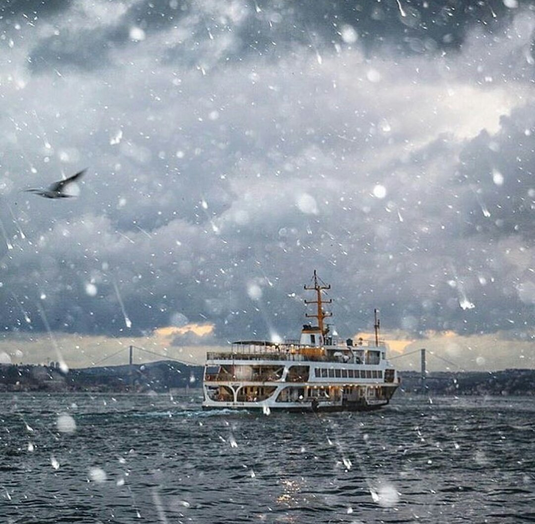 VapurdaSohbet's tweet image. Her yerde kar var. İster izleyin, ister oynayın ama tadını çıkarmayı unutmayın! #vapuring