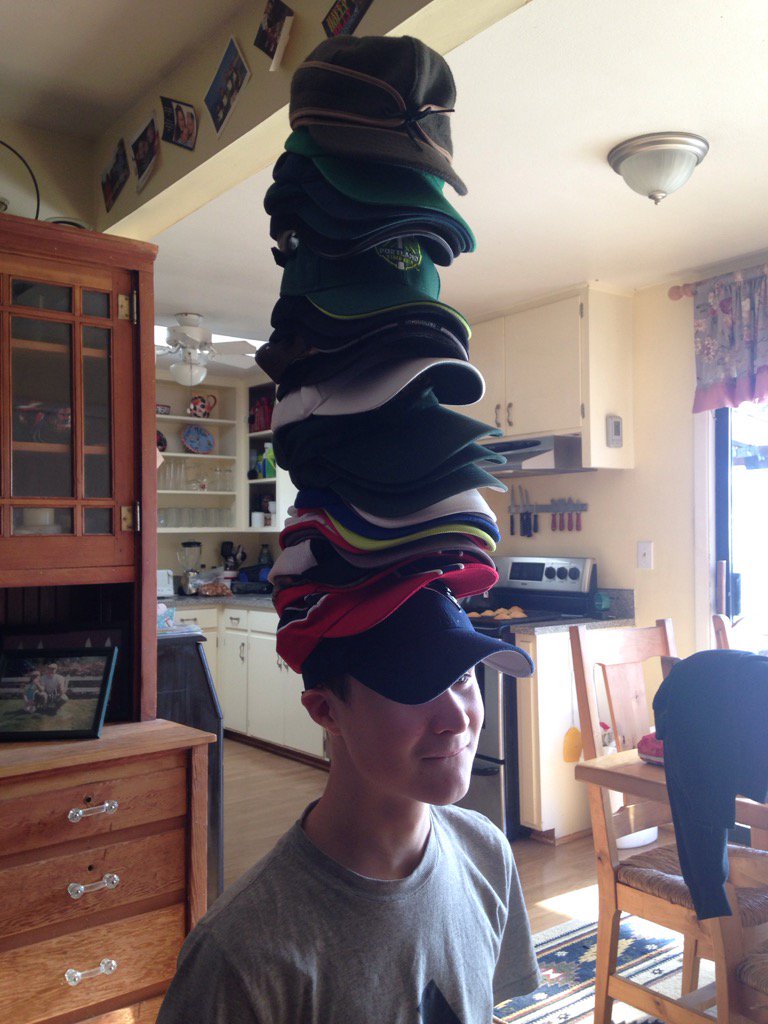 EMMASAURUS__REX's tweet photo. Trying to balance school like https://t.co/zTpUyTIgLj