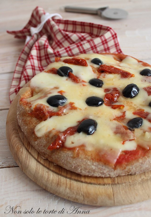 Frumenta's tweet photo. Pizza con #farina #integrale #frumenta #buona #gustosa ricca #fibre! #impastiamolafelicità https://t.co/x8BM6KNo88 https://t.co/6OrtTnY55z