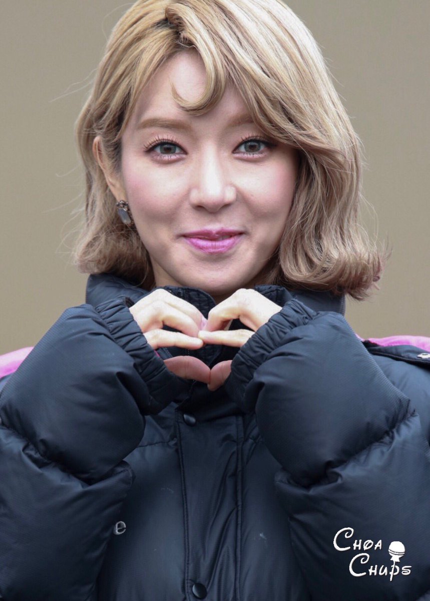 choa_chups's tweet photo. 17.01.05 Mini Fanmeeting
at Outside
#초아 #choa #AOA
#Excusme #BingBing
#ANGELS_KNOCK
#1stAlbum https://t.co/4MZGjkJdG8