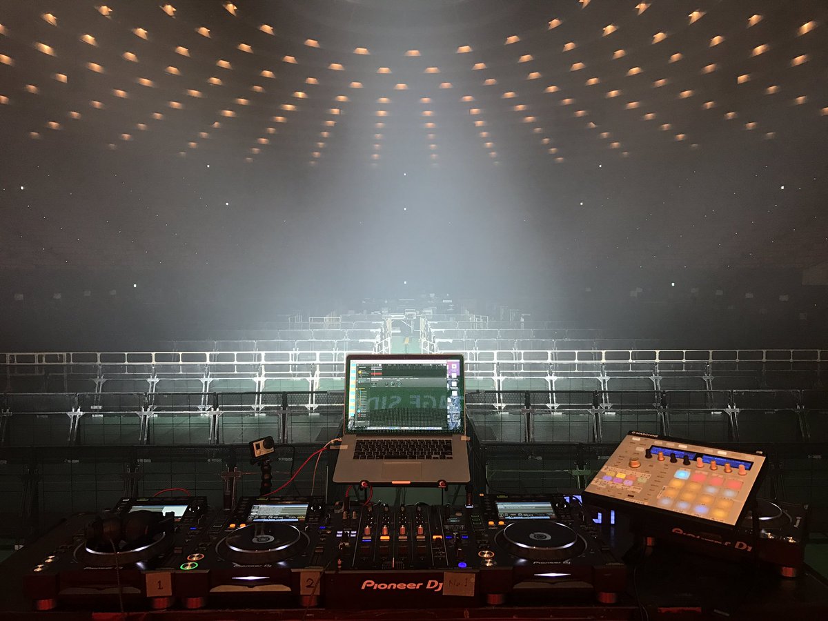 djtakuhero's tweet photo. 大阪城ホール DEVID GUETTA
大阪公演 リハーサル終了
15時からお待ちしてます🙇💯🙌
#electrox #electrox2017 #davidguetta https://t.co/WgVcylJNTe