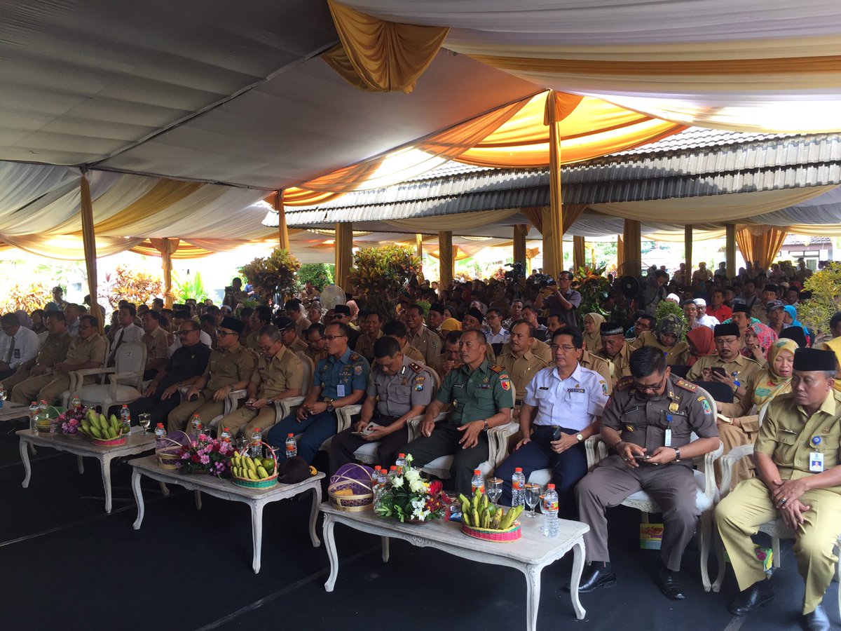 protokolbwi's tweet image. Kec. Blimbingsari jd kec k 25.. 2+5=7 or pitu yg artix pitulung.. smga mnjdi pitulung bg sluruh masyrkatnya..
@a_azwarnas @tjahjo_kumolo