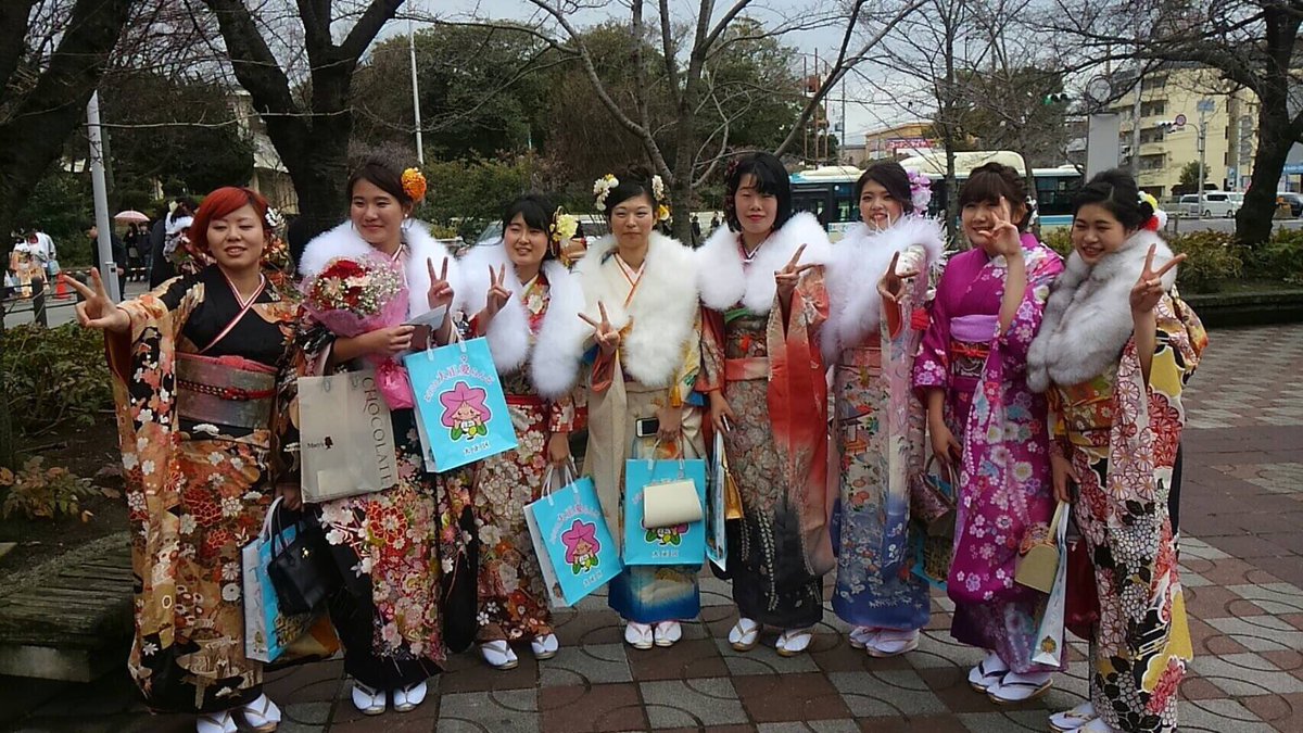 _ponyk's tweet photo. ソフト部集結、久々やったなぁ https://t.co/RcIABNW5Ic