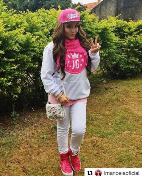 Num : Larissa Manoela <a href="/TourJoao/">Mega Tour</a>
