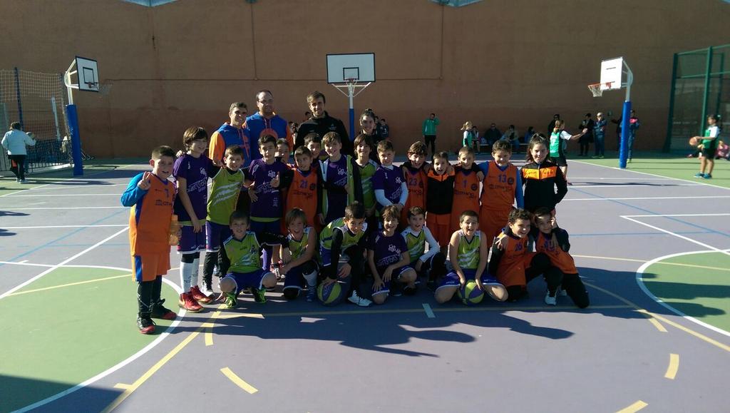 CBChurriana's tweet photo. Benjamin, alevin e infantil se enfrentaron a @CDMaristasGr_Bc 
Gracias por la visita!! https://t.co/G5lMokRlVl