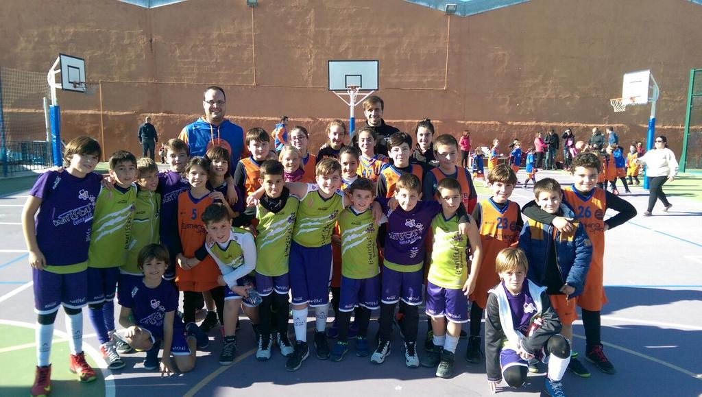 CBChurriana's tweet photo. Benjamin, alevin e infantil se enfrentaron a @CDMaristasGr_Bc 
Gracias por la visita!! https://t.co/G5lMokRlVl