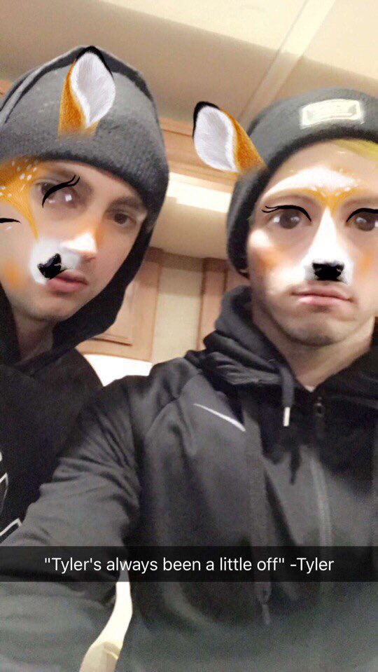 avakado144's tweet photo. Ах, сердечко спокойно, они снова вместе 
#IHeartAwards #TwentyOnePilots
#BestFanArmy https://t.co/MiJ2mTwNPG