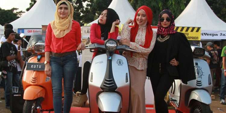 Carmudi_ID's tweet image. Tips Cara Aman dan Nyaman Hijaber Naik Motor. Yuk cewek tangguh mari baca. bit.ly/2jtmhsg

#Carmudi #CarTiips #MotorTips #CarInfo