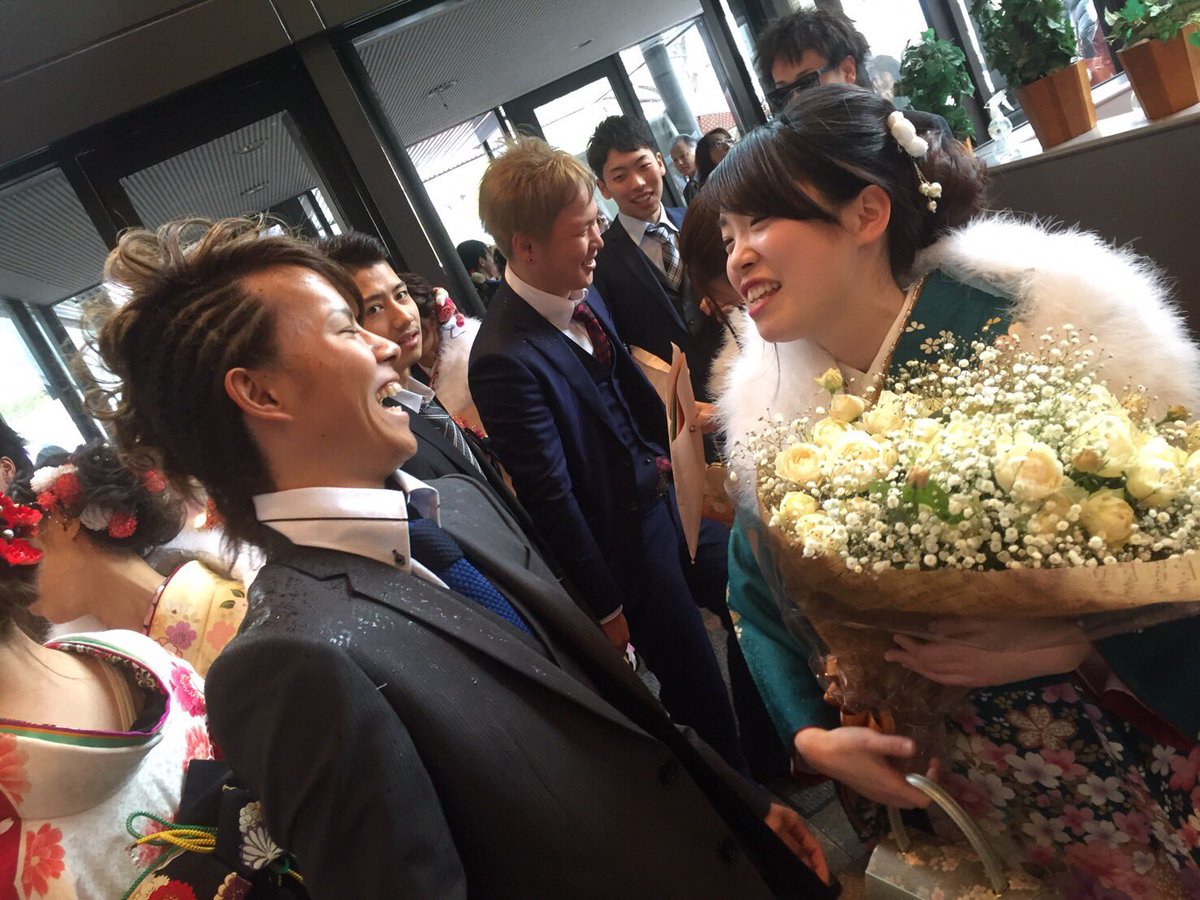 ryokun711's tweet photo. 薔薇の花束渡せました💐
サプライズでしたけど、雨にはやられました☔️
茉央ちゃん成人おめでとう㊗️ https://t.co/wuQ6IbYkGJ