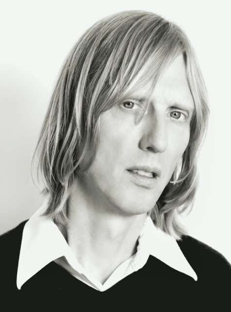     Jan 9: Happy birthday to musician Eric Erlandson (Hole) is 53yrs old. 
