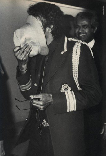 DontCallMeWacko's tweet photo. Michael was not a shy type guy everytime , what you didn't know is that he was a silly and funny guy sometimes 😁😂😍 https://t.co/S2SZ4GmaS7