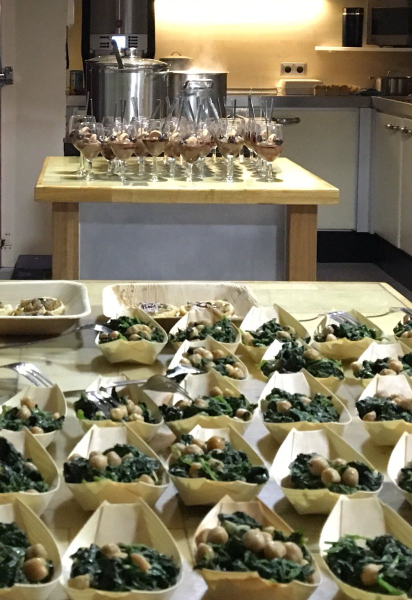 De innerlijke mens tijdens de #nieuwjaarsreceptie bij <a href="/thomashuiselst/">thomashuiselst</a> werd fantastisch verzorgd door <a href="/akwalaboka/">akwalaboka</a>. Een #aanrader!!