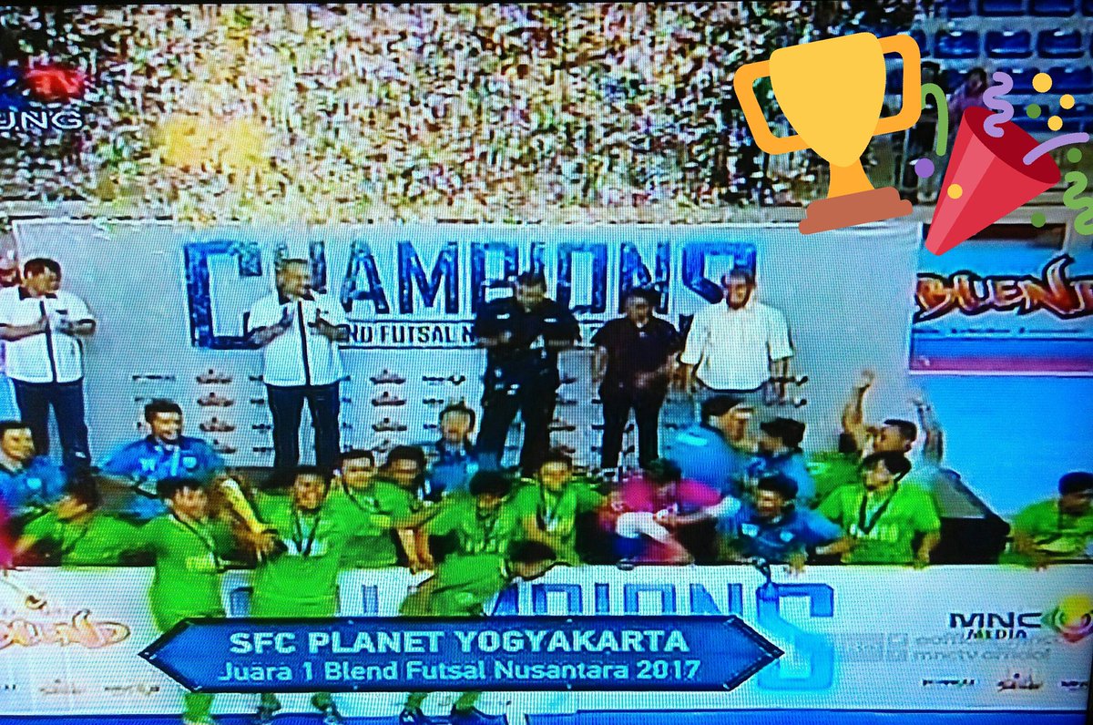 zahraquinsha's tweet photo. GOOD JOB! SFC Planet Sleman Yogyakarta menjuarai Liga Futsal Nusantara 2016 #LFN2016 stlh kalahkan APK Kaltim 😍🎉🏆
Congrats! BANGGA Kalian! 👏 https://t.co/JqDBw4ywIo