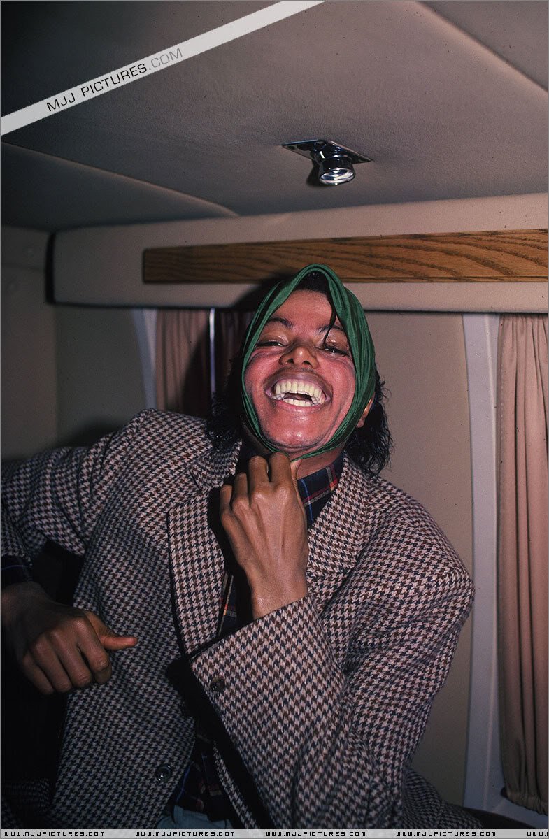 DontCallMeWacko's tweet photo. Michael was not a shy type guy everytime , what you didn't know is that he was a silly and funny guy sometimes 😁😂😍 https://t.co/S2SZ4GmaS7